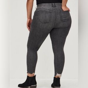 Torrid Bombshell Skinny Jeans - Size 18 Regular